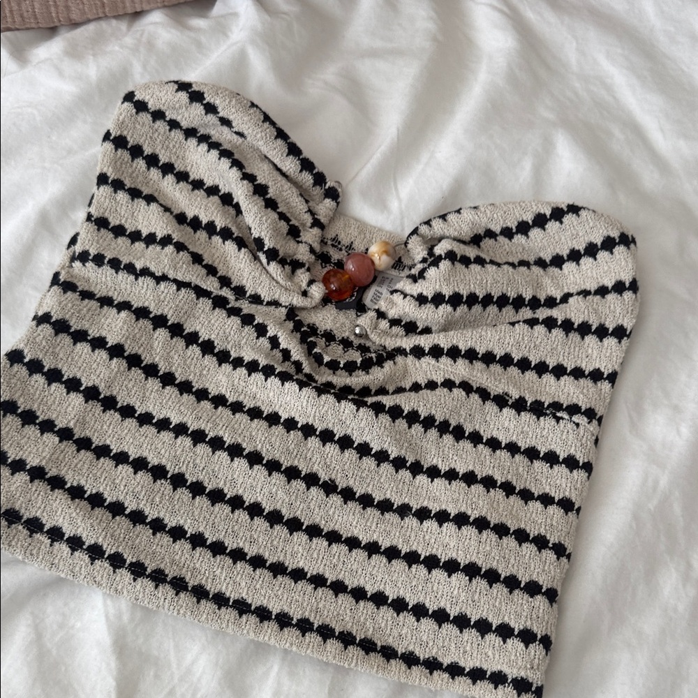 H&M Off-the-Shoulder Black and Cream Sweater
